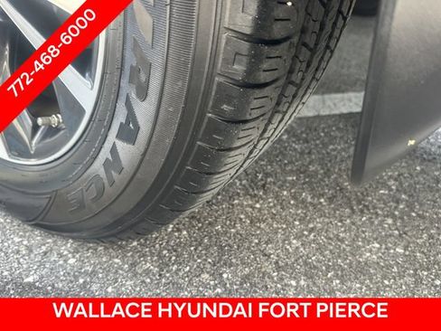 Used 2019 Toyota Highlander Plus AWD/4WD image 15
