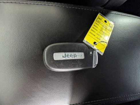 Used 2021 Jeep Grand Cherokee Laredo X AWD/4WD image 29