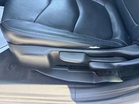 Used 2017 Chevrolet Volt Premier w/ Driver Confidence Package FWD image 25