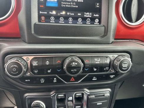 Used 2021 Jeep Wrangler Unlimited Rubicon w/ Cold Weather Group AWD/4WD image 18