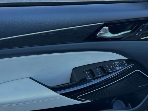 Used 2018 Kia Cadenza Limited w/ Paint Protection Package image 10