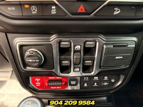Used 2020 Jeep Wrangler Unlimited Rubicon AWD/4WD image 19