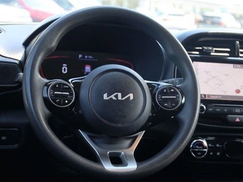 Used 2023 Kia Soul S FWD image 32
