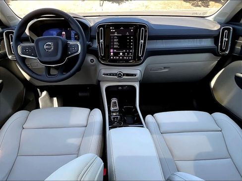 New 2026 Volvo XC40 B5 Ultra w/ Climate Package AWD/4WD image 7