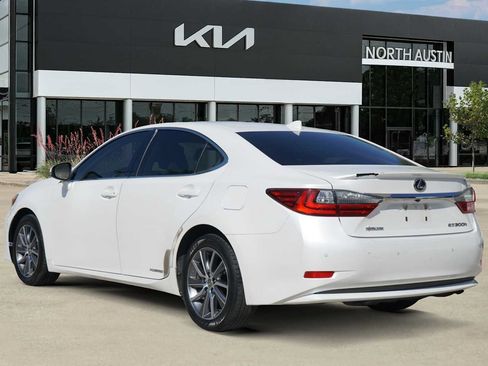 Used 2016 Lexus ES 300h w/ Premium Package w/Wood Trim FWD image 4