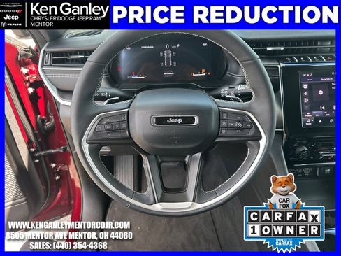 Used 2025 Jeep Grand Cherokee Laredo w/ Luxury Tech Group I AWD/4WD image 16