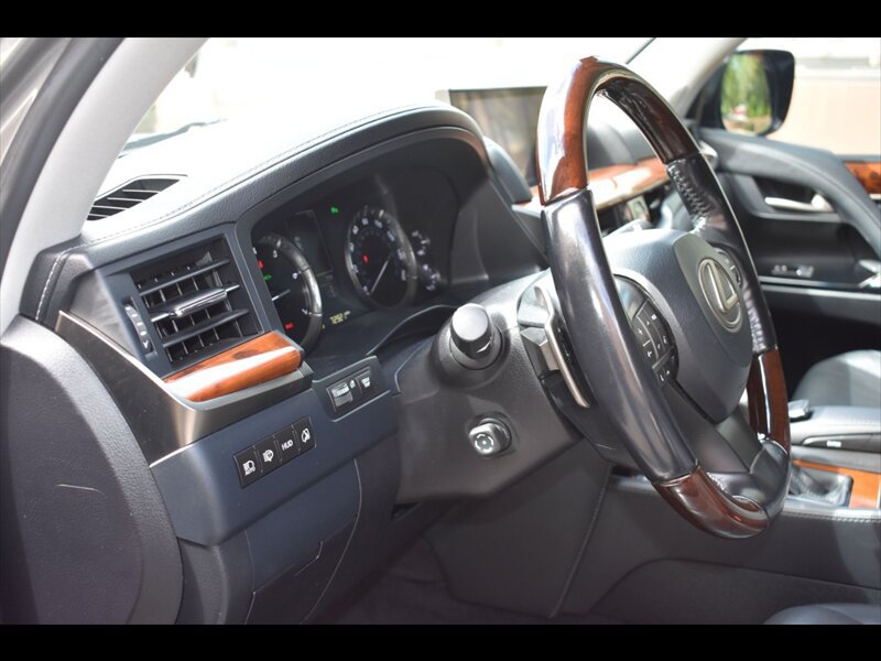 Used 2018 Lexus LX 570 4WD w/ Luxury Package image 16