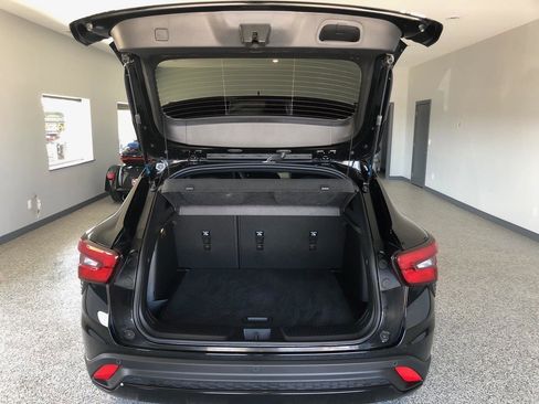 Used 2025 Chevrolet Trax RS w/ Sunroof Package FWD image 9