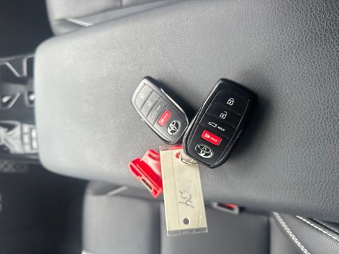 Used 2025 Toyota Camry SE w/ Convenience Package FWD image 29