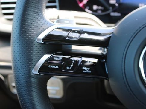 Used 2025 Mercedes-Benz GLS 580 4MATIC image 24