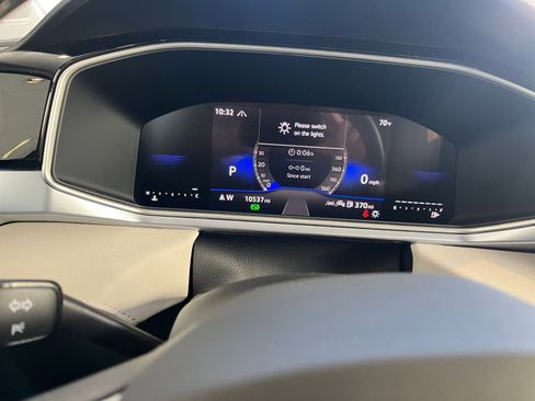 Used 2025 Volkswagen Taos SE image 40