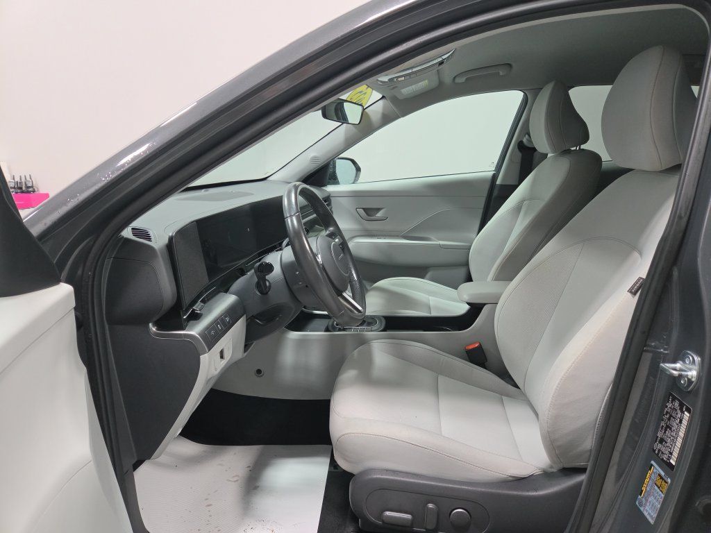 Used 2025 Hyundai Kona SEL AWD/4WD image 25