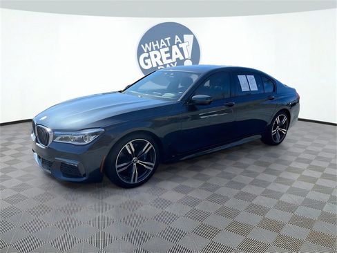 Used 2019 BMW 750i w/ Executive Package image 27