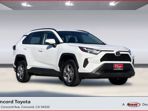 Used 2025 Toyota RAV4 XLE image 1