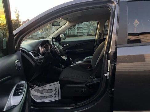 Used 2020 Dodge Journey SE w/ SE Popular Equipment Group FWD image 14