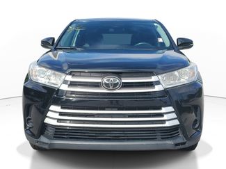 Used 2019 Toyota Highlander LE FWD video 2