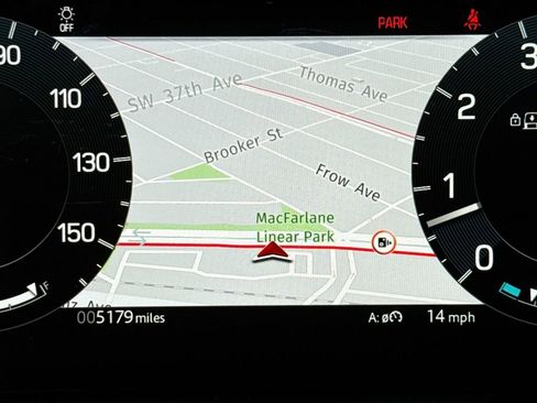 Used 2024 Land Rover Discovery Dynamic SE image 11