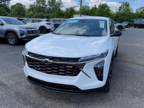 New 2026 Chevrolet Trax RS w/ Driver Confidence Package FWD image 5