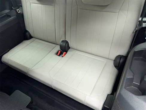 Used 2022 Volkswagen Tiguan SE R-Line image 46