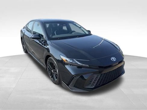 Used 2026 Toyota Camry SE FWD image 7