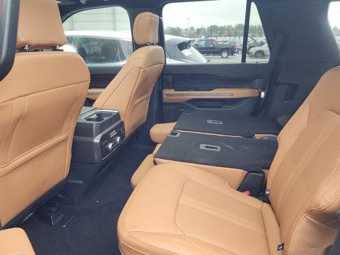 Used 2022 Ford Expedition Platinum image 18
