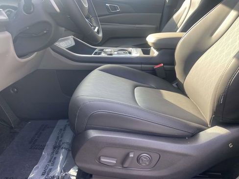 New 2026 Kia Carnival EX FWD image 10