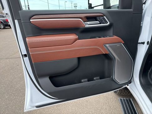 Used 2025 GMC Sierra 3500 Denali Ultimate image 10