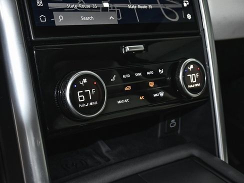 Used 2025 Land Rover Discovery S image 43