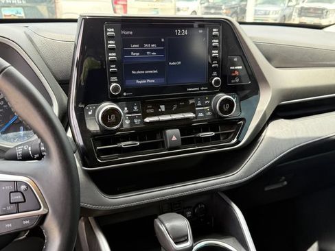 Used 2021 Toyota Highlander XLE FWD image 17