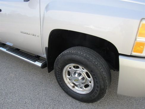 Used 2009 Chevrolet Silverado 2500 W/T AWD/4WD image 13