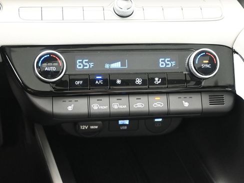 Used 2025 Hyundai Elantra Limited image 20