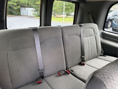 Used 2022 Chevrolet Express 2500 LT RWD image 17