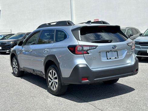 Used 2025 Subaru Outback Premium AWD/4WD image 2