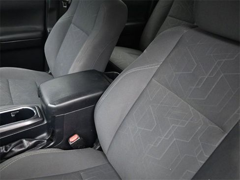 Used 2019 Toyota Tacoma TRD Sport image 18