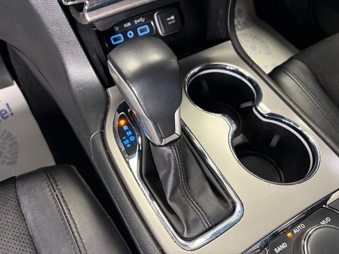 Used 2022 Jeep Grand Cherokee Laredo X image 11