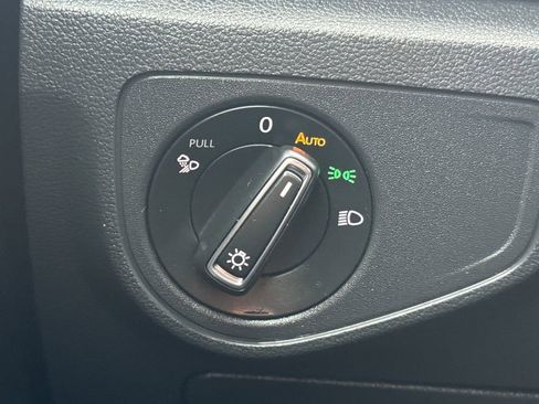 Used 2023 Volkswagen Atlas SE image 30