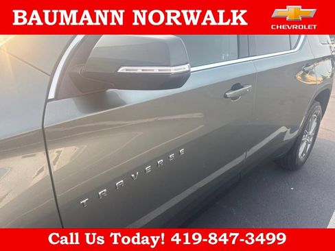 Used 2023 Chevrolet Traverse LT FWD image 14
