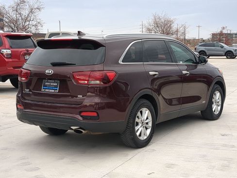 Used 2019 Kia Sorento LX w/ LX Convenience Package image 5