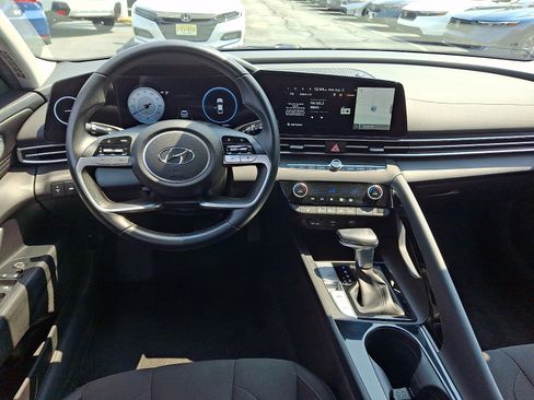 Used 2023 Hyundai Elantra SEL w/ Convenience Package FWD image 10