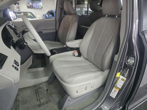 Used 2011 Toyota Sienna XLE image 12
