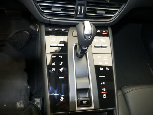 New 2026 Porsche Macan AWD/4WD image 35