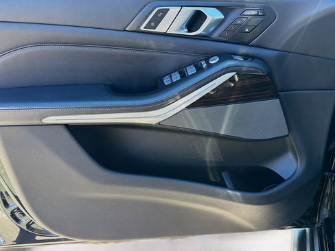 Used 2023 BMW X7 xDrive40i image 24