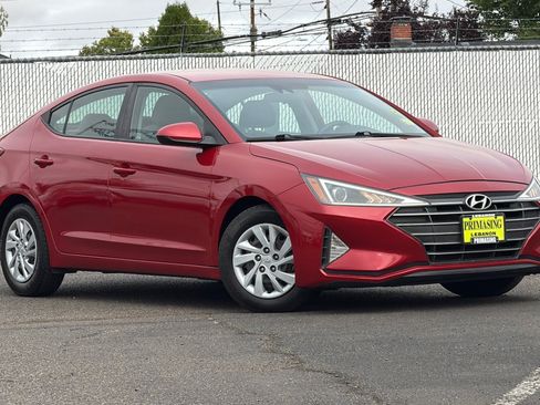 Used 2020 Hyundai Elantra SE FWD image 2
