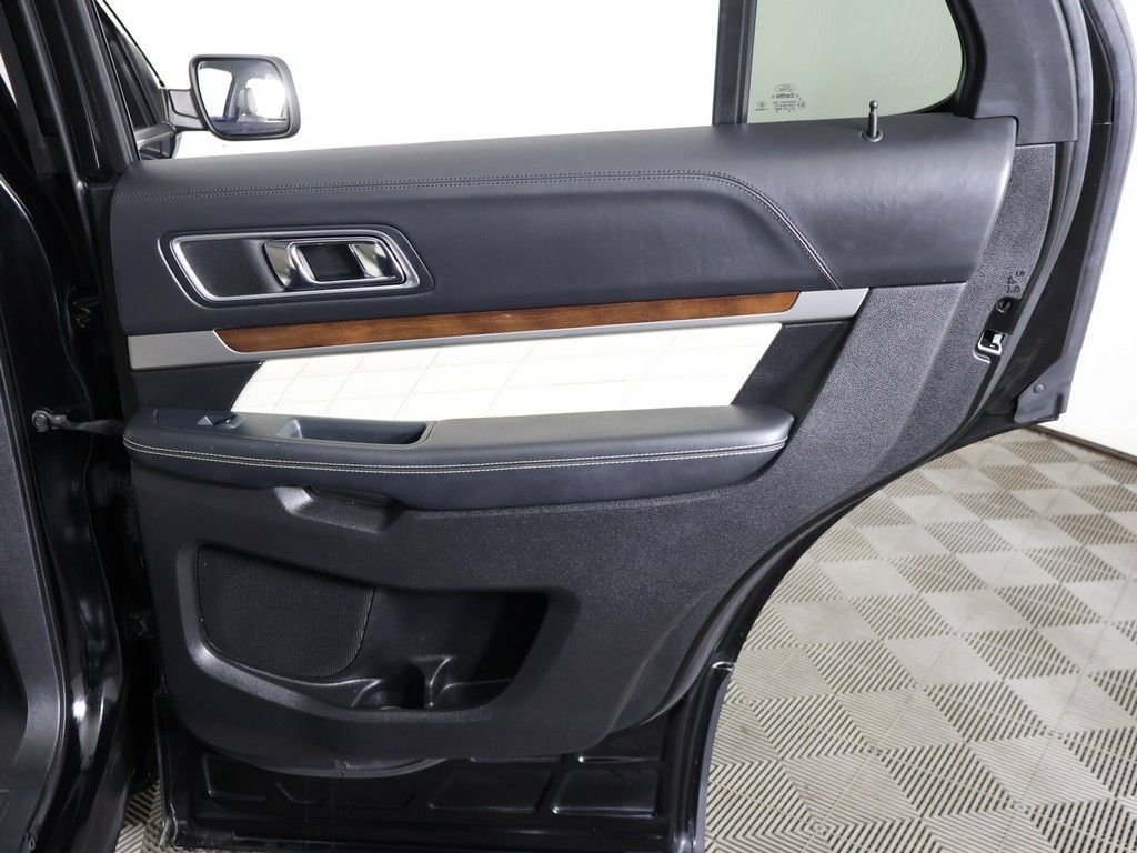 Used 2018 Ford Explorer Platinum AWD/4WD image 31