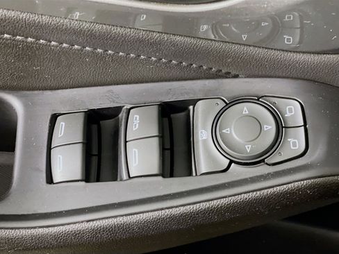 Used 2023 Chevrolet Traverse LT image 15