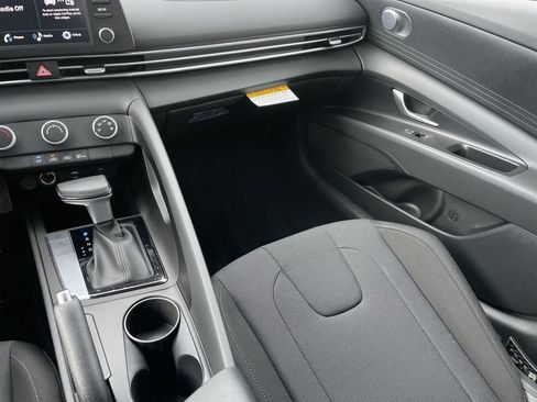 New 2026 Hyundai Elantra SE FWD image 18