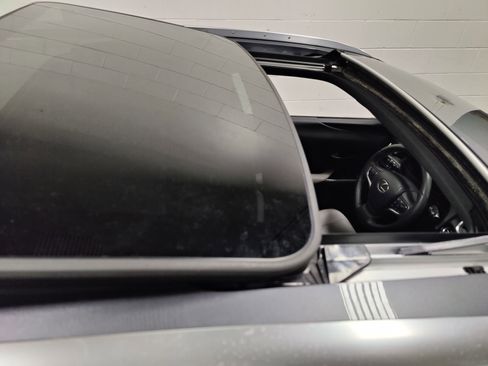 Used 2021 Lexus UX 250h w/ Premium Package image 7