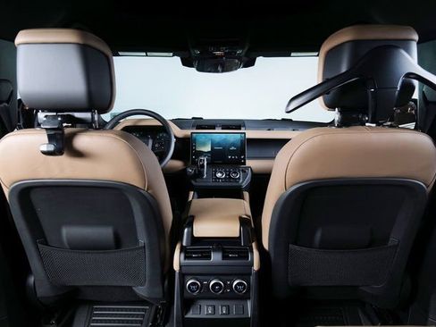 New 2026 Land Rover Defender 130 X-Dynamic SE image 11