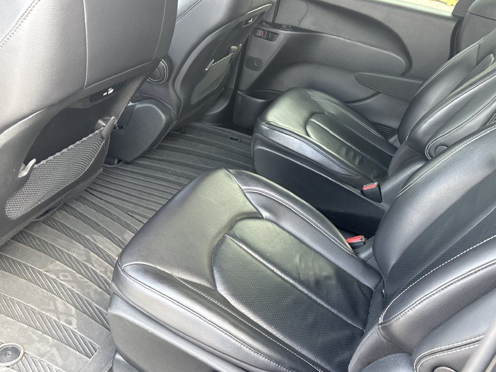 Used 2022 Chrysler Pacifica Touring-L w/ S Appearance Package FWD image 28
