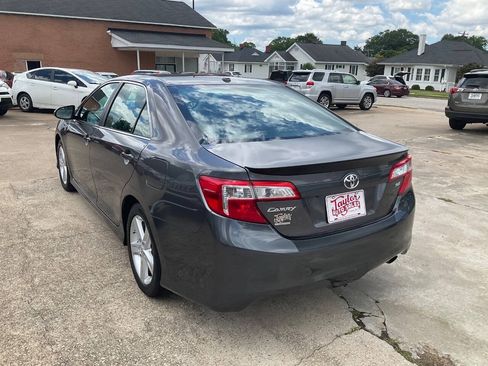 Used 2014 Toyota Camry SE w/ Leather Package FWD image 5